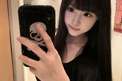 78岁秦祥林现状：前妻是谢贤初恋定居美国成富商谢贤去世没来