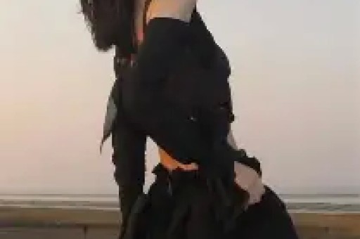 刘晓庆私密聊天记录全网疯传律师：转发的每个人可能都违法了